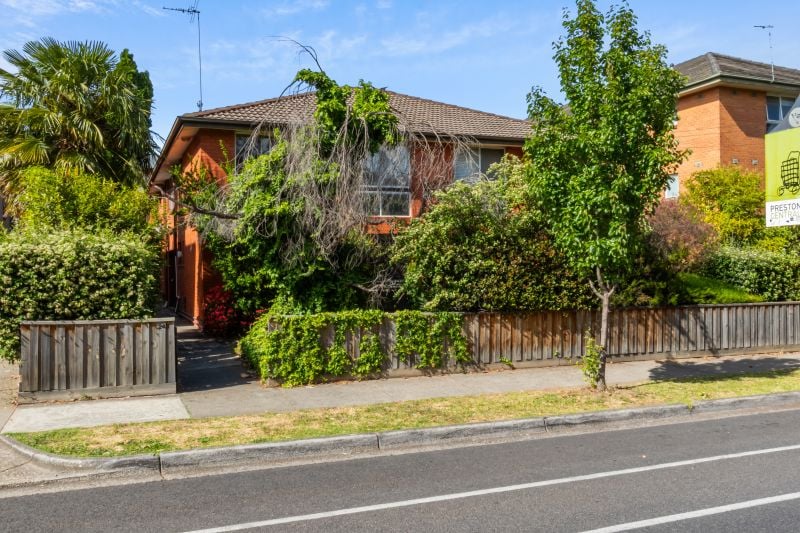 2/243 Gower Street, Preston