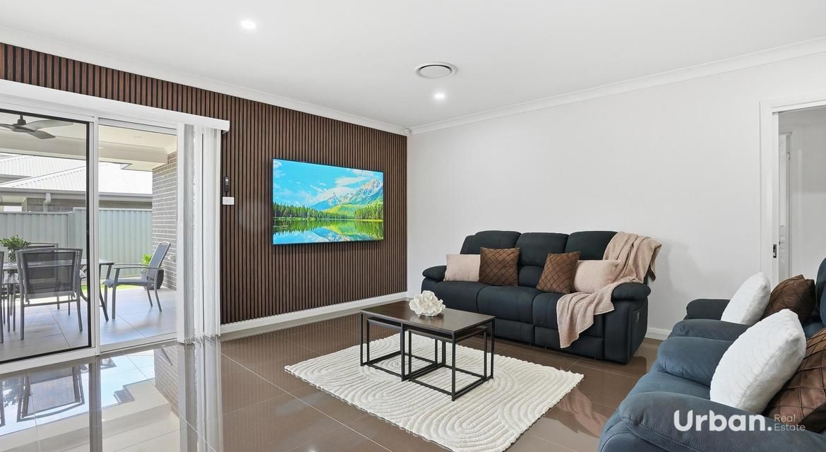 Denham Court 32 Plumegrass Avenue
