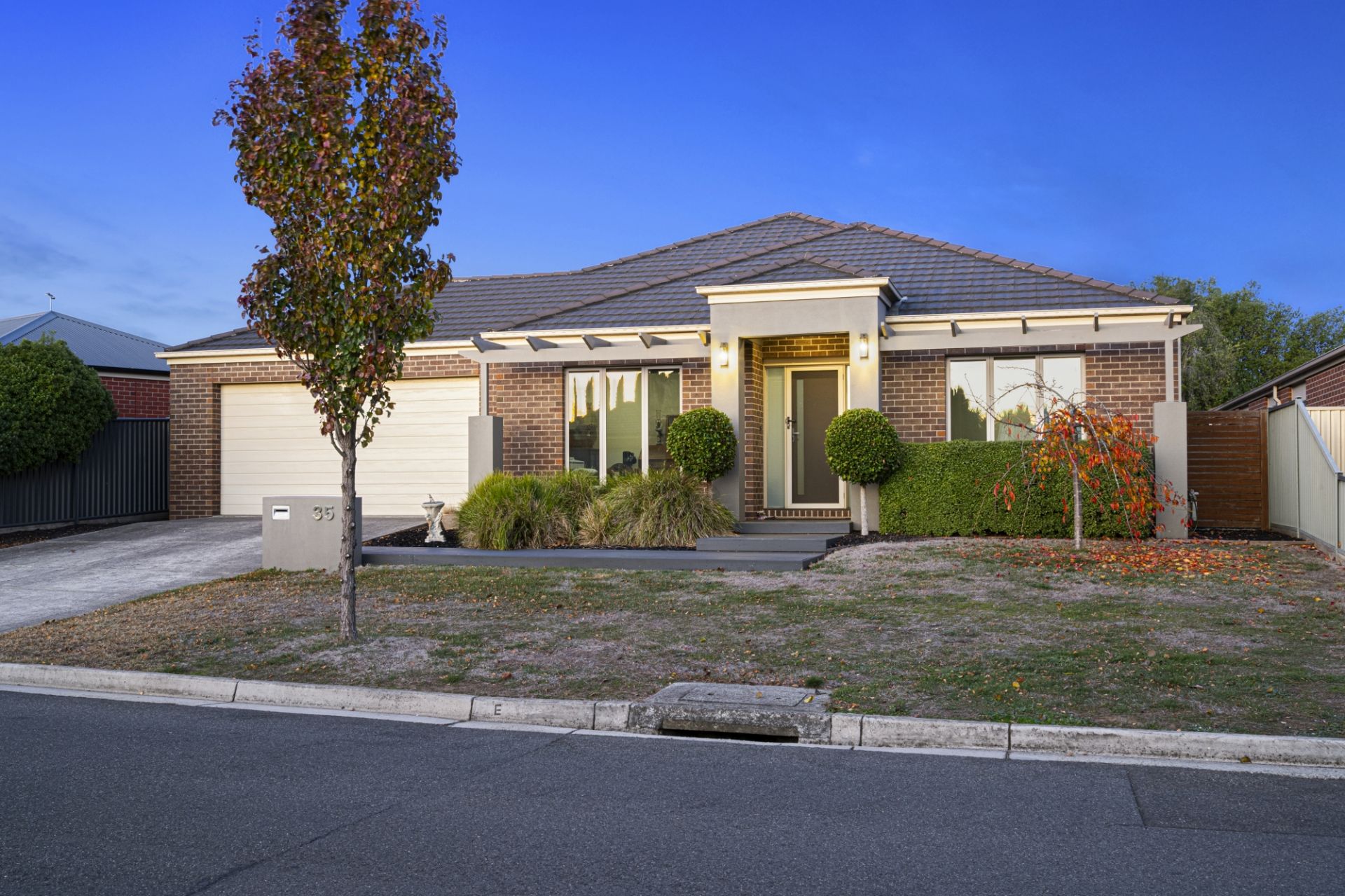 35 Dorset Drive, Alfredton, Alfredton - Thumbnail 2