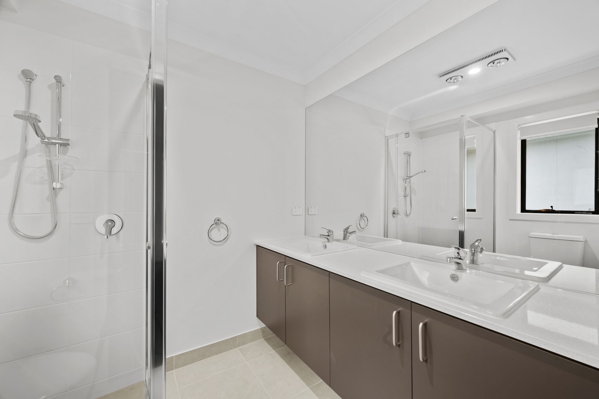 CONTEMPORARY COMFORT MEETS CONVENIENCE