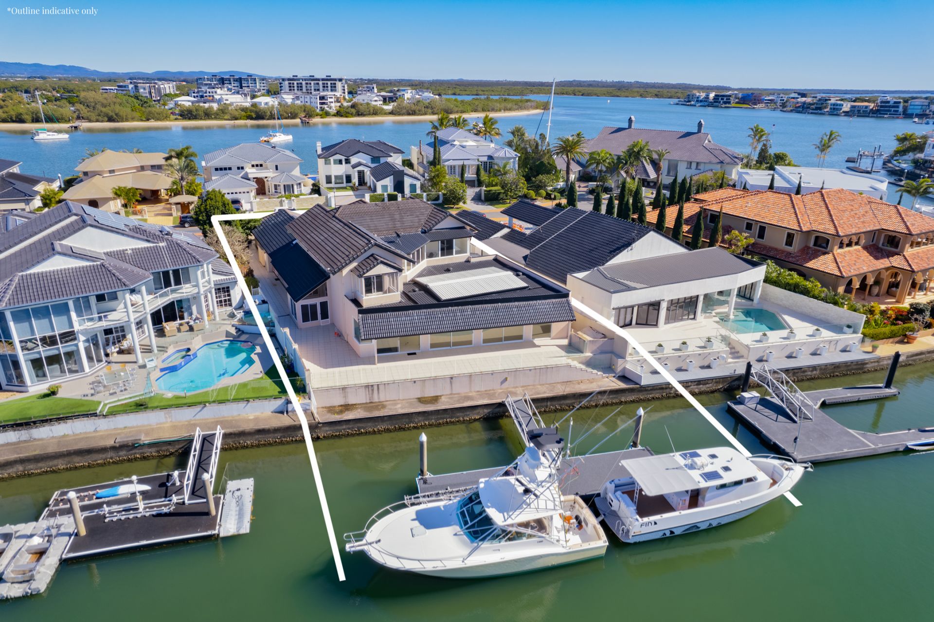 15 Excalibur Court, Sovereign Islands - Thumbnail 2