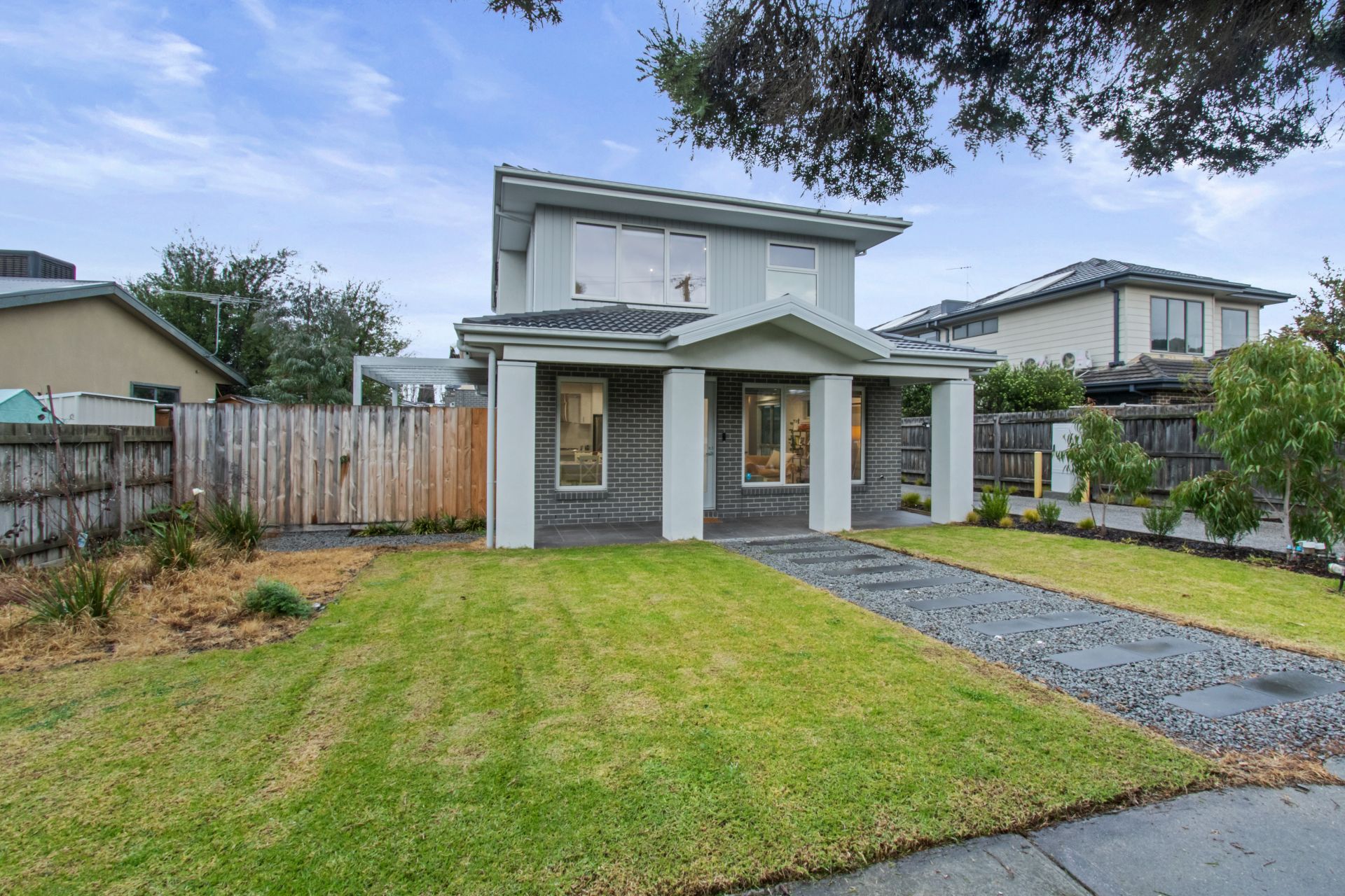 Stylish 3-Bedroom Townhouse in Prime Reservoir Location