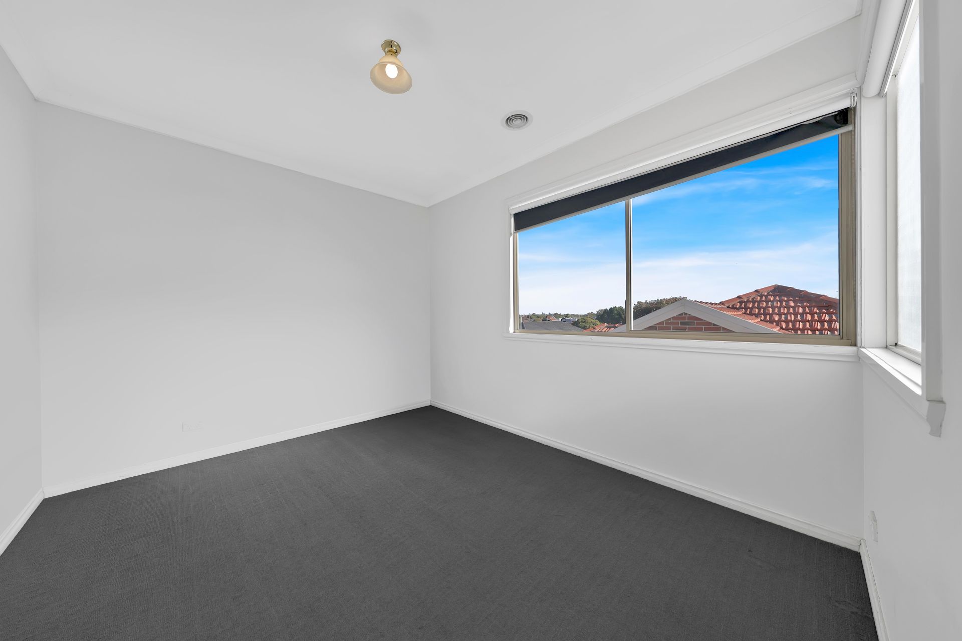 Modern Comfort & Convenience in Prime Reservoir Location