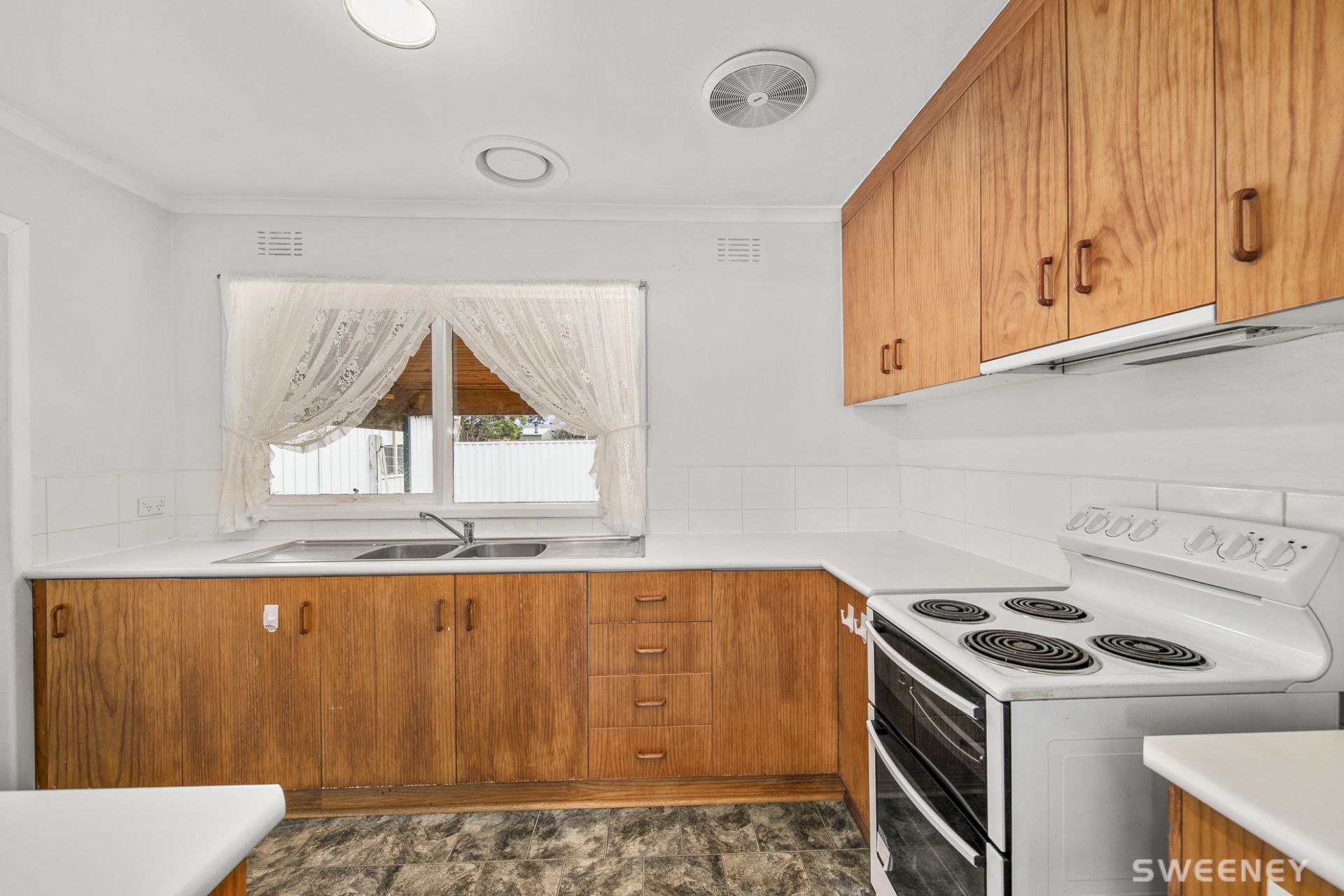 11 Brook Drive, Altona - Thumbnail 8