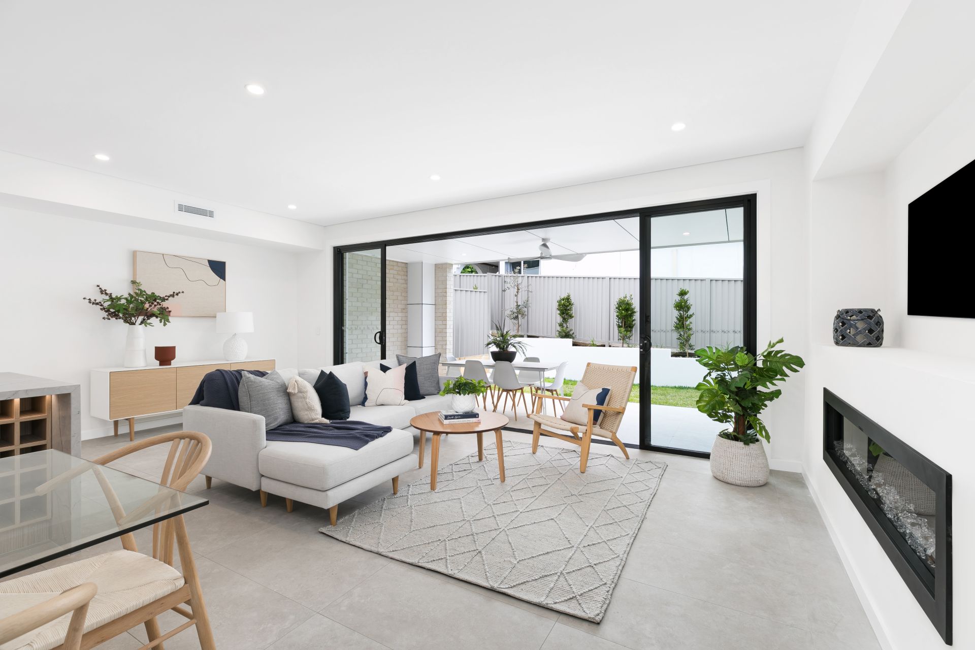 2/10 Winifred Avenue, CARINGBAH, Caringbah - Thumbnail 2