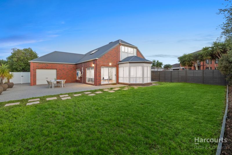 11 Macedon Close, Caroline Springs