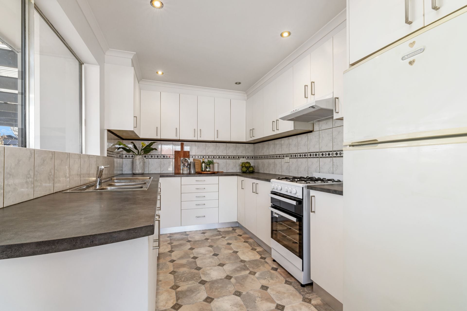 Dual Living Delight In Prime Lalor Location – Endless Possibilities!