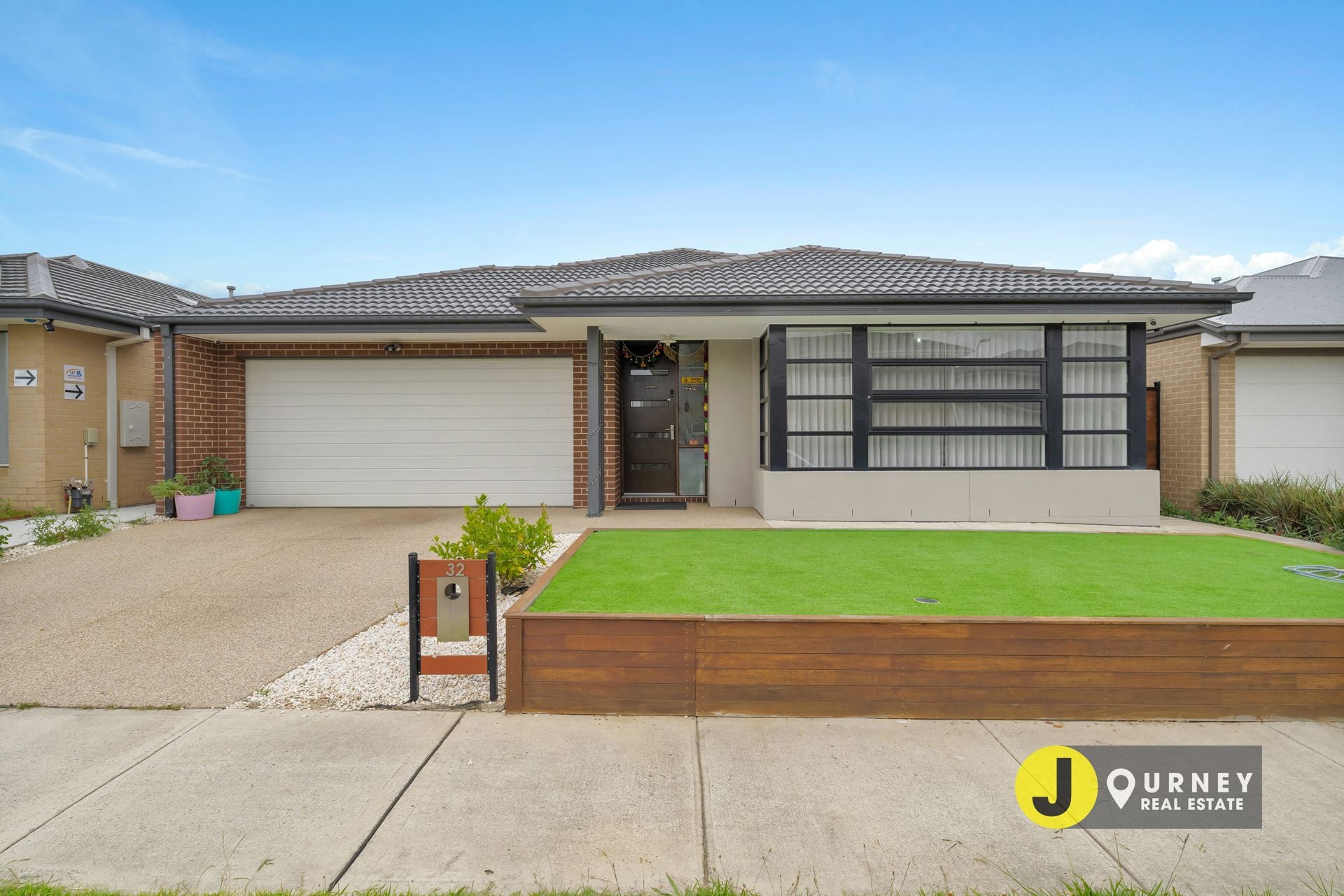 32 Shulze Drive, Clyde North VIC, Clyde North - Thumbnail 2