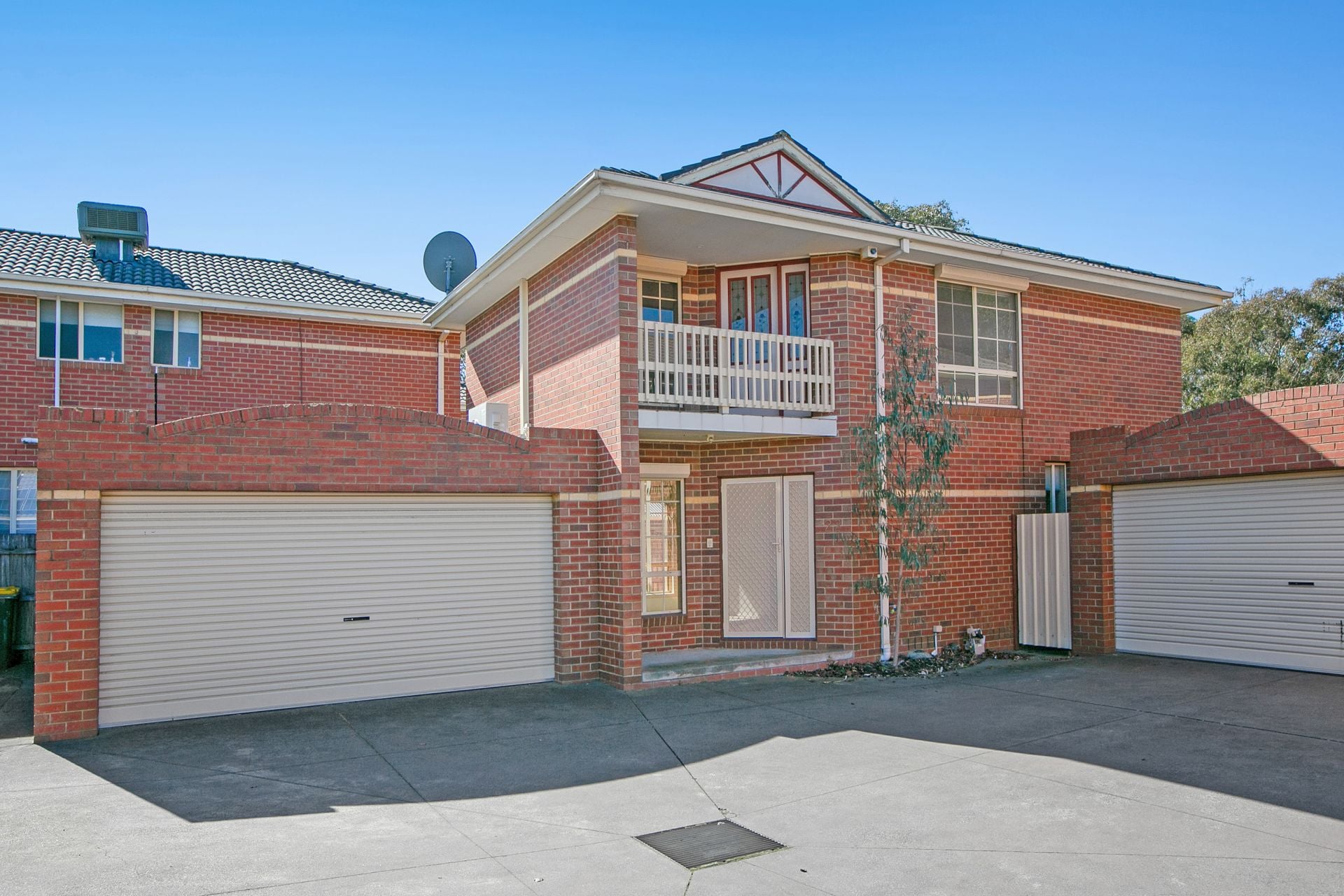 Stylish Terrace Living In A Convenient Location