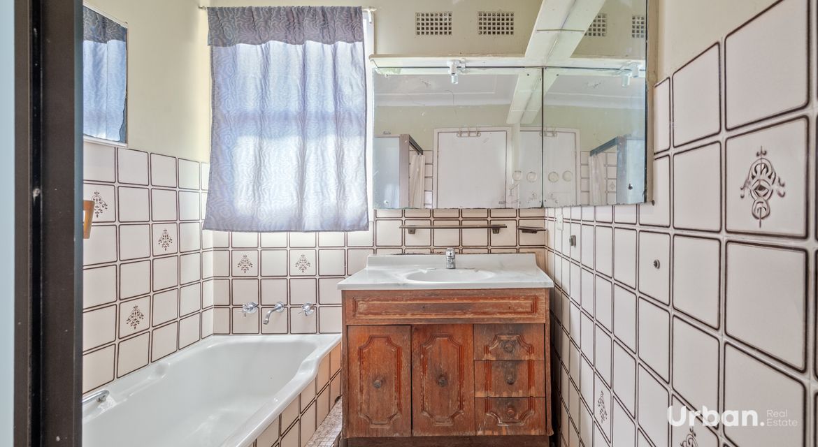 Lurnea 6 Thelma Street