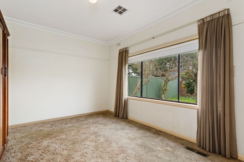 135 Middle Street, Hadfield