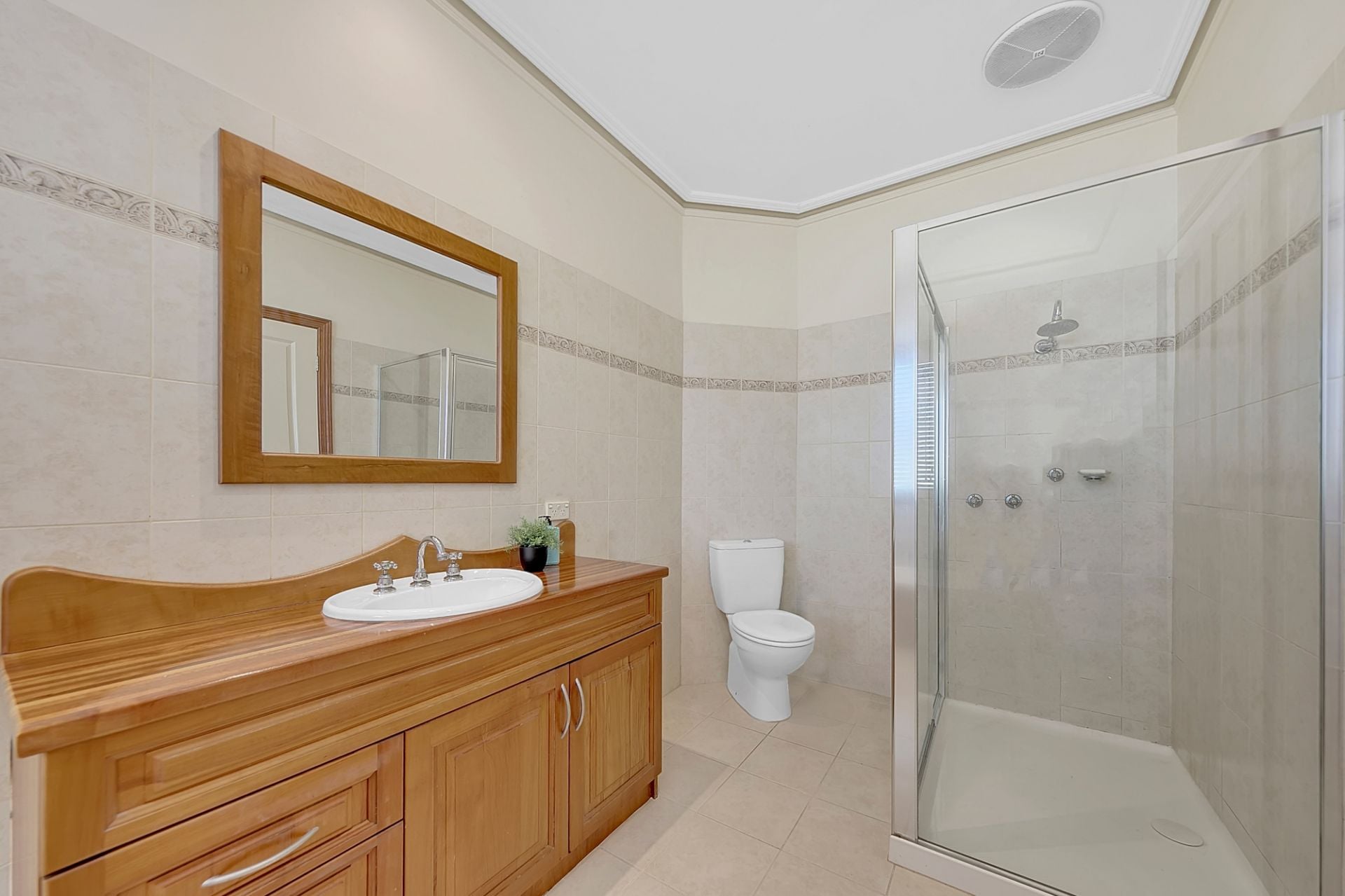 Supreme Family Living - plus downstairs self contained 