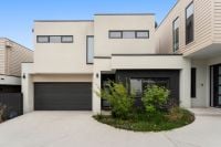 2/6 Queens Court, Berwick VIC, Berwick - Image 1
