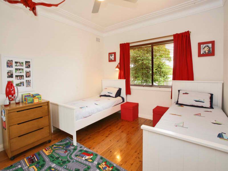 38 Vista Street, CARINGBAH SOUTH, Caringbah South - Thumbnail 5