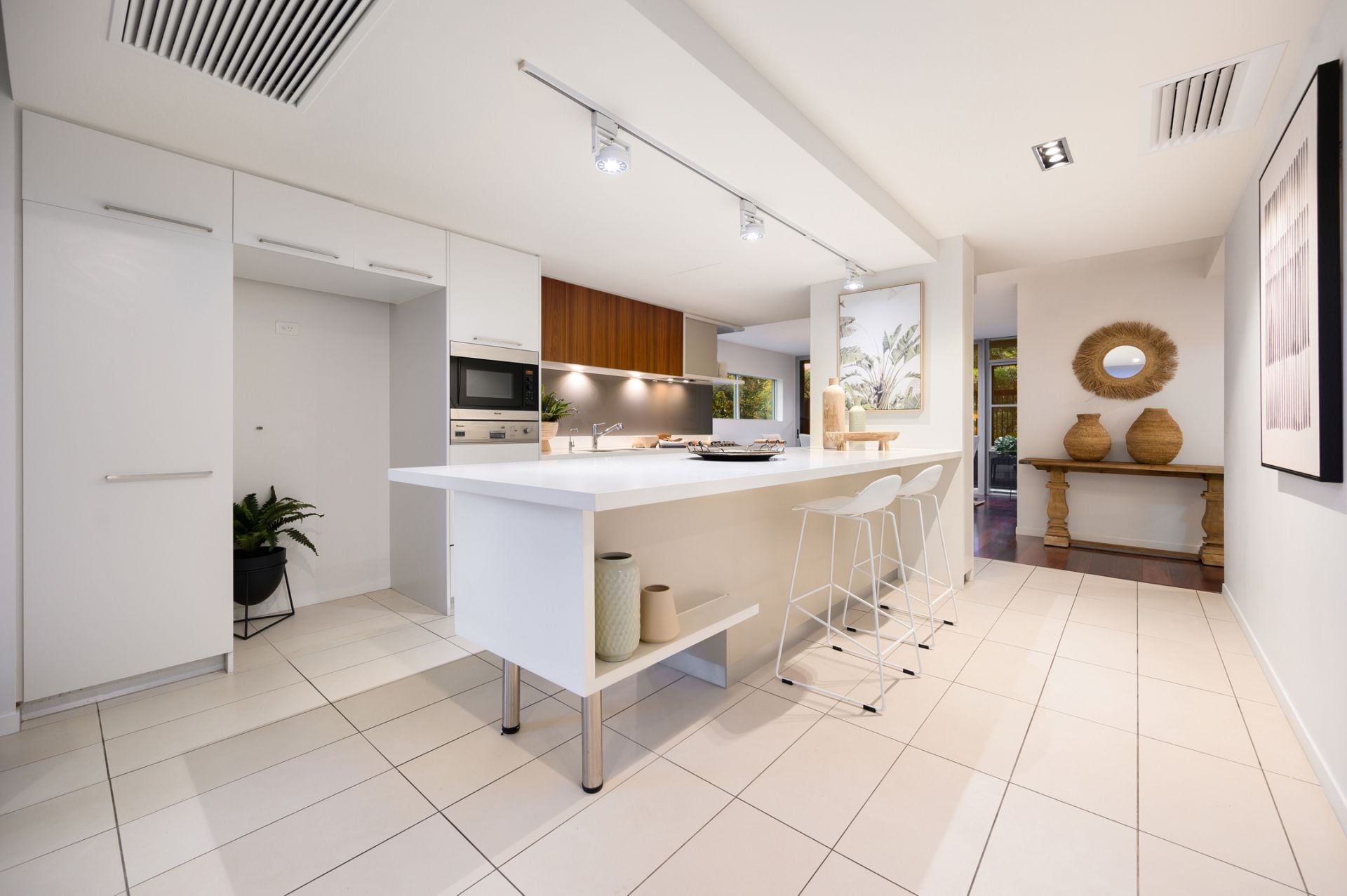 30104/2 Ephraim Island, Paradise Point - Thumbnail 2