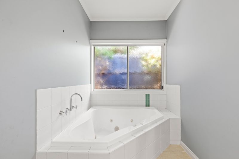 242 Flaxen Hills Road, Doreen