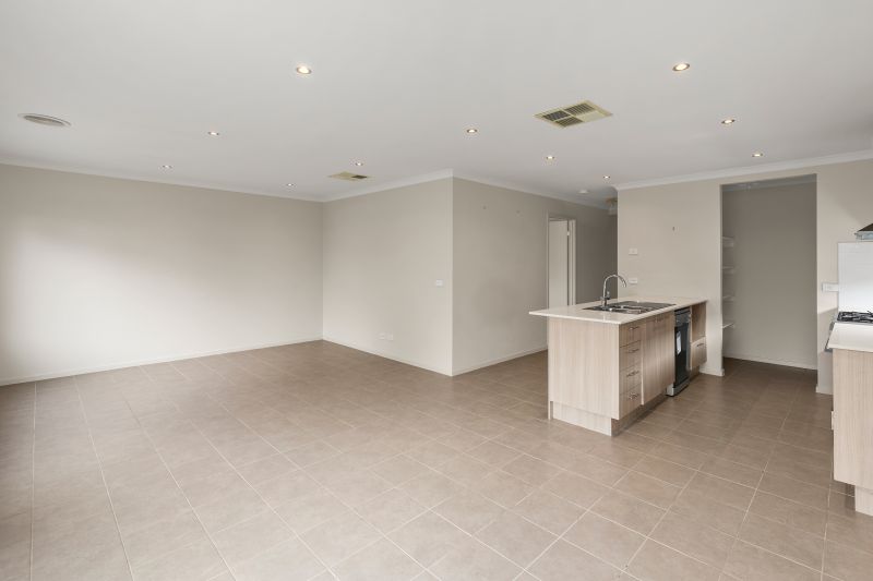 27 Havelberg Circuit, Doreen