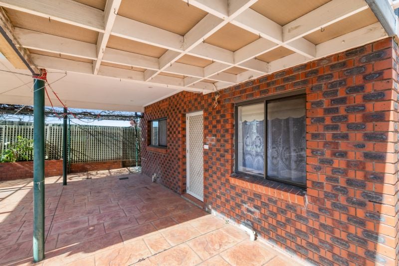 2/56 Clough Parade, Reservoir