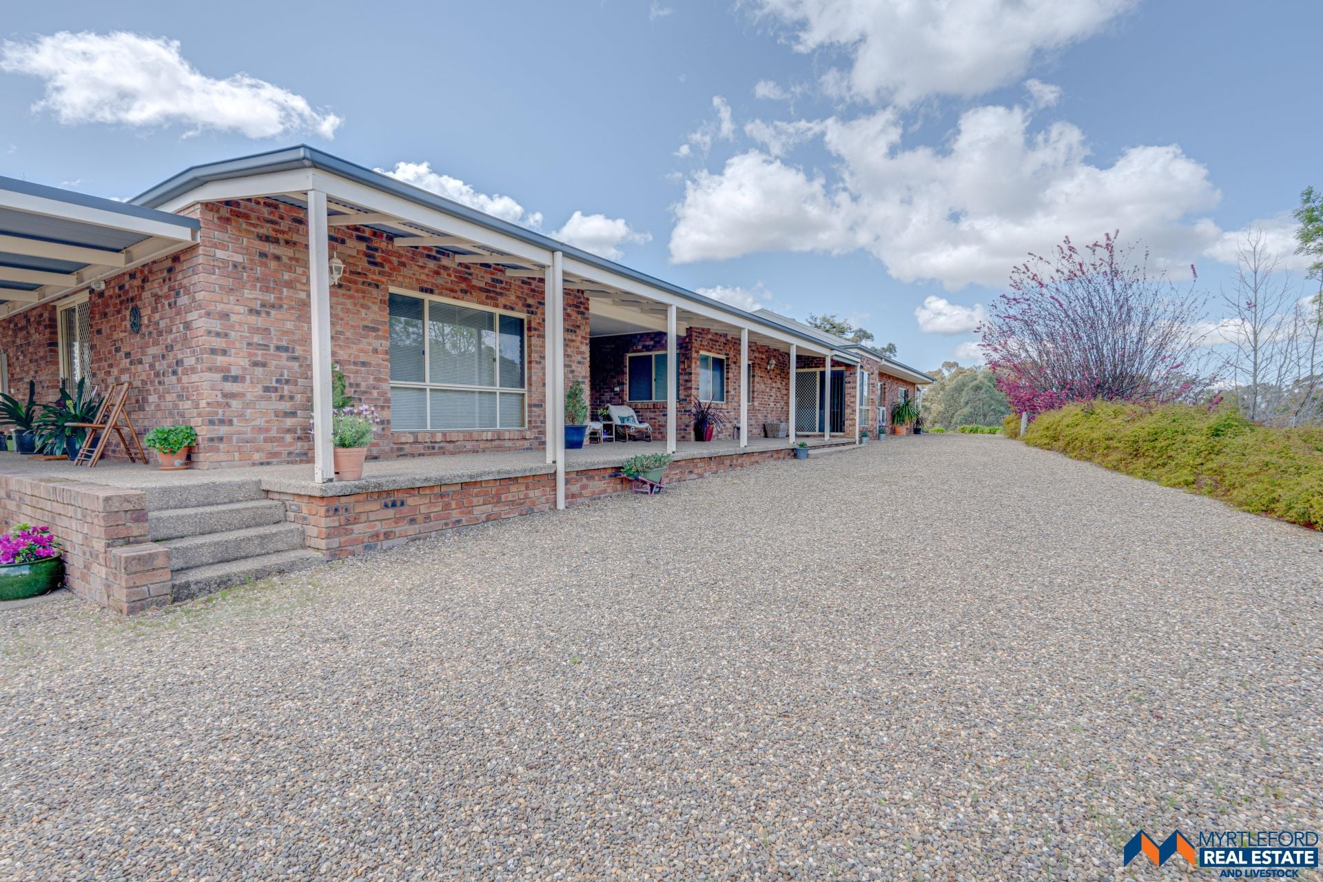 330 Clemens Lane, MYRTLEFORD, Myrtleford - Thumbnail 4