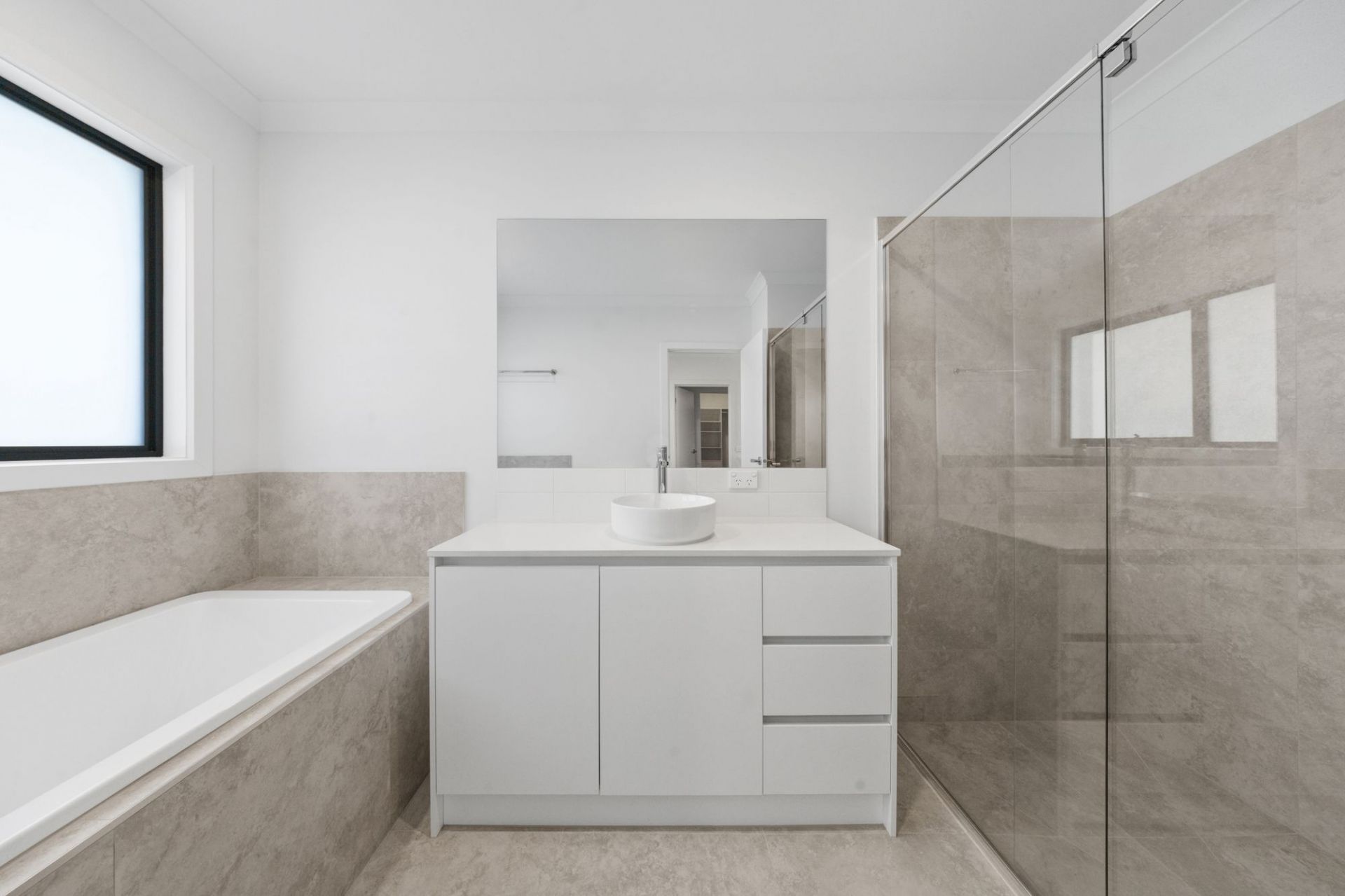 STYLISH 2 BEDDER WITH OPEN STUDY & 2 BATHROOMS