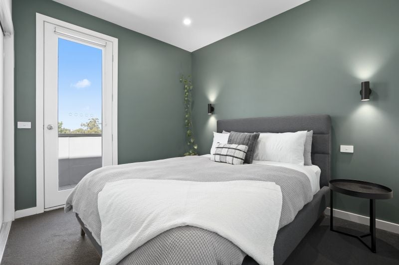 2/2 Ambrose Treacy Drive, Bundoora