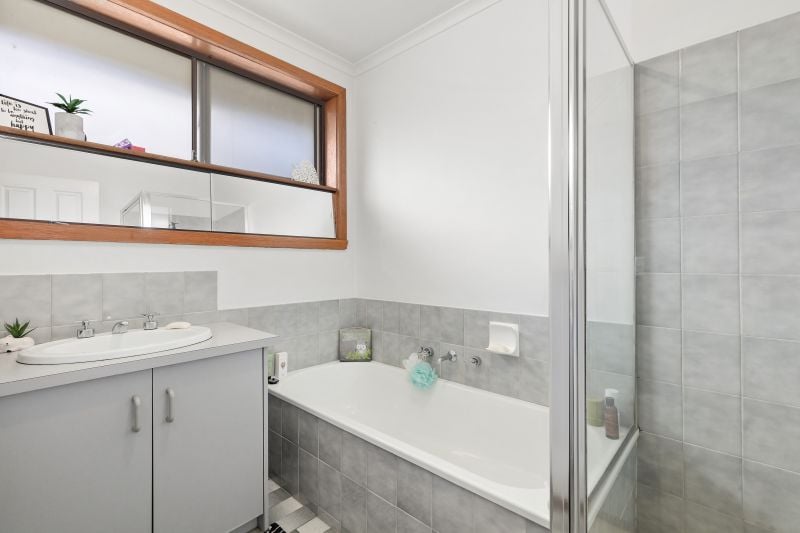 24 Horseshoe Crescent, Epping