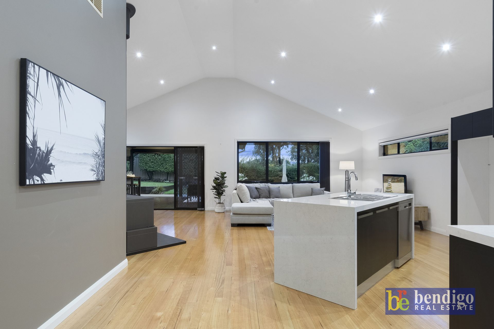 12 Alpaca Court Kangaroo Flat VIC, Flat - Thumbnail 2