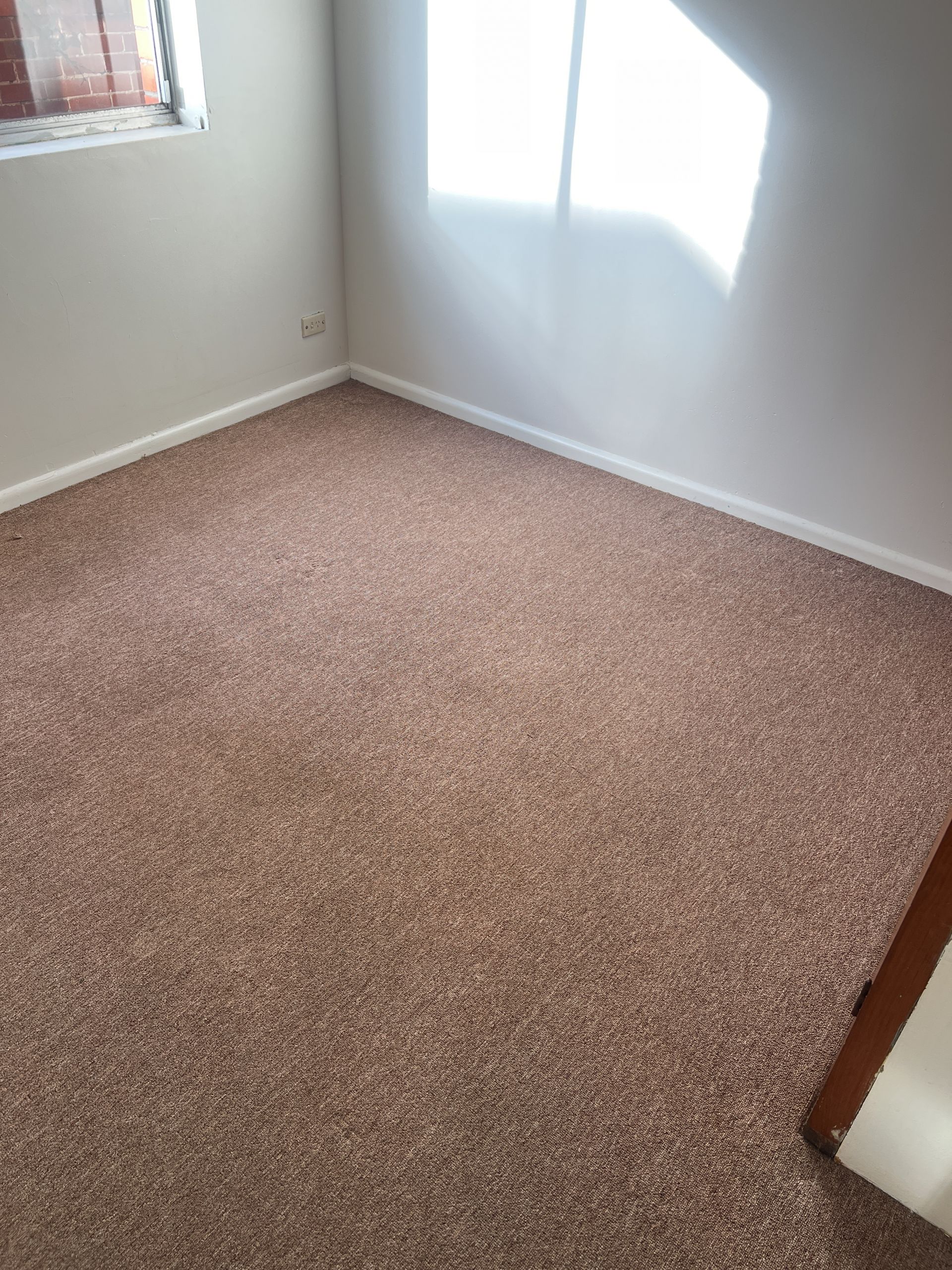 Spacious One Bedroom Ground Floor Apartment in Collingwood!