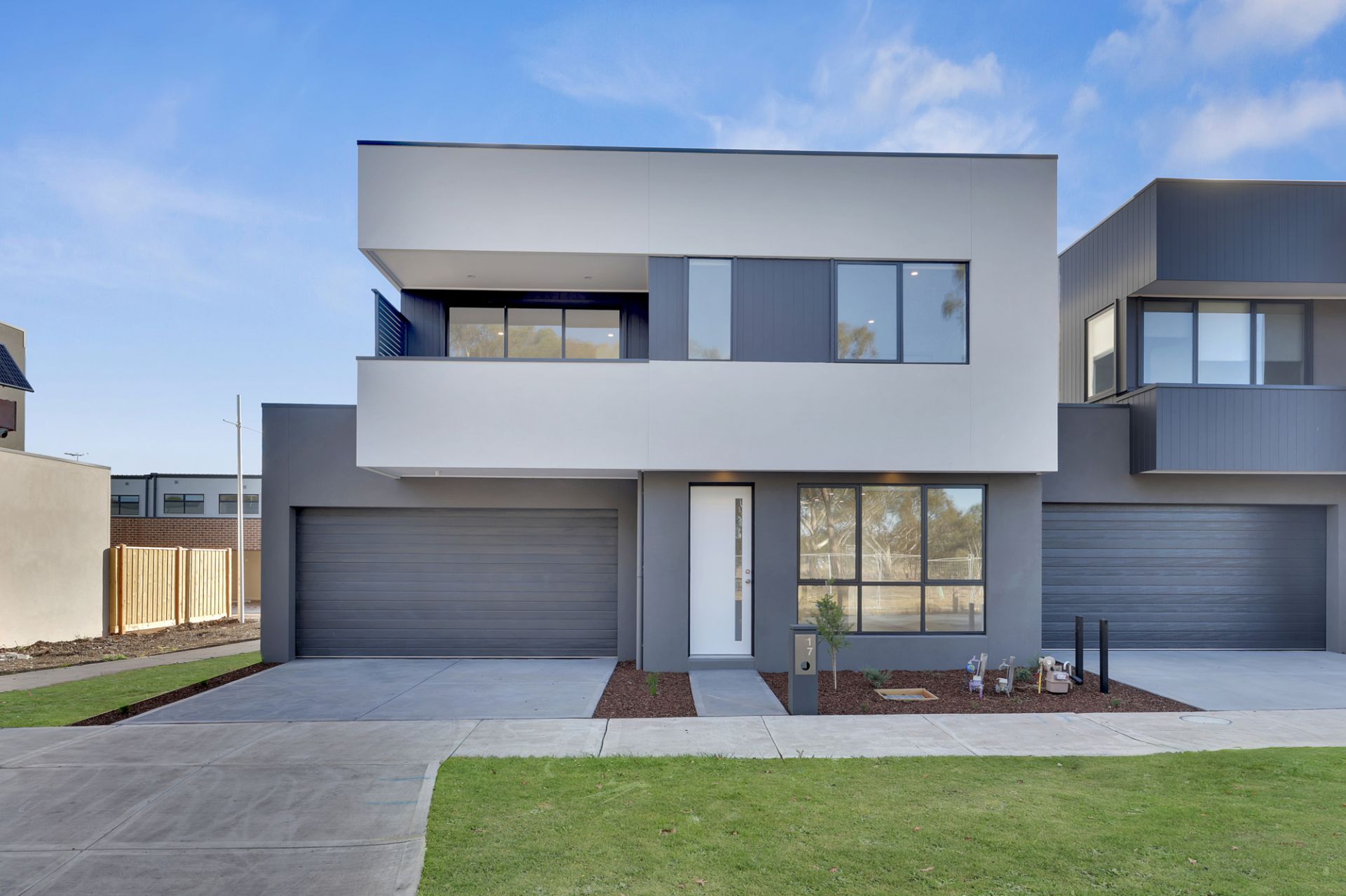STYLISH TOWNHOUSE!!