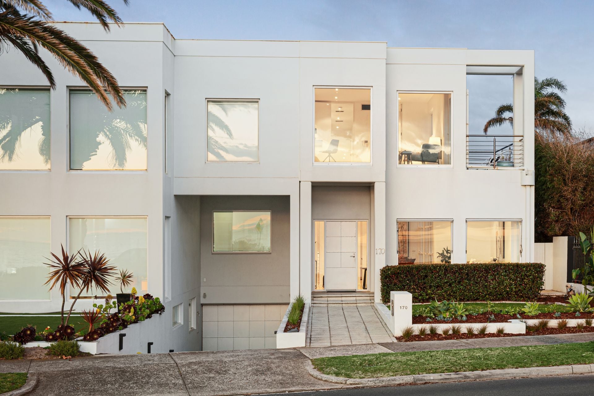 170 Esplanade, Brighton, Brighton - Thumbnail 2