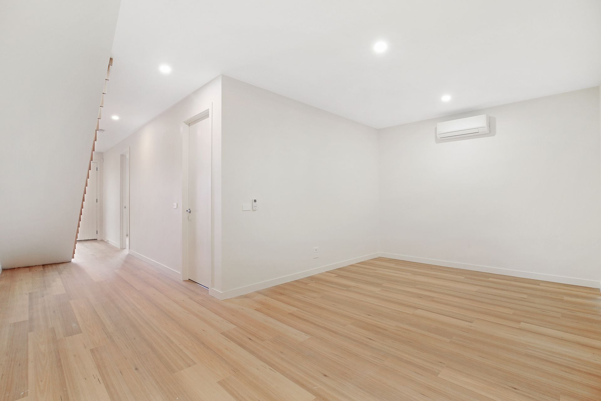 Like- new Townhouse!