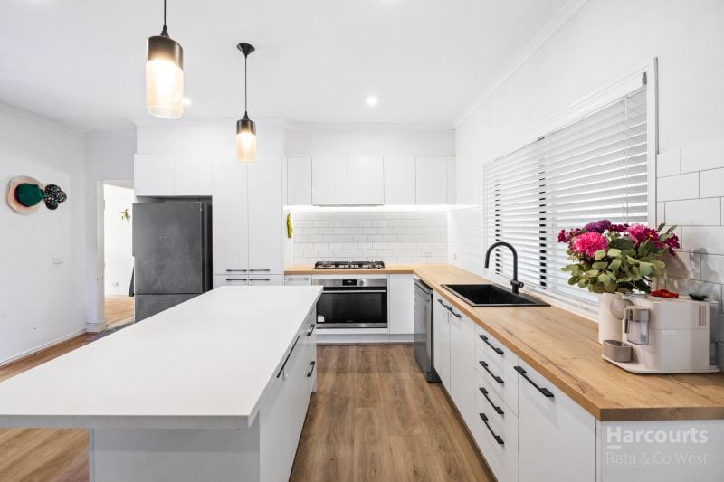 11 Hepburn Way, Caroline Springs