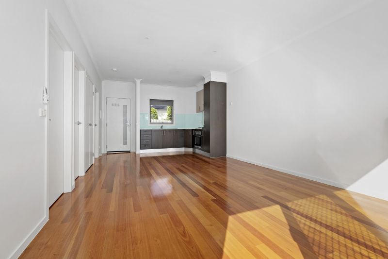 4/128 Rathcown Road, Reservoir