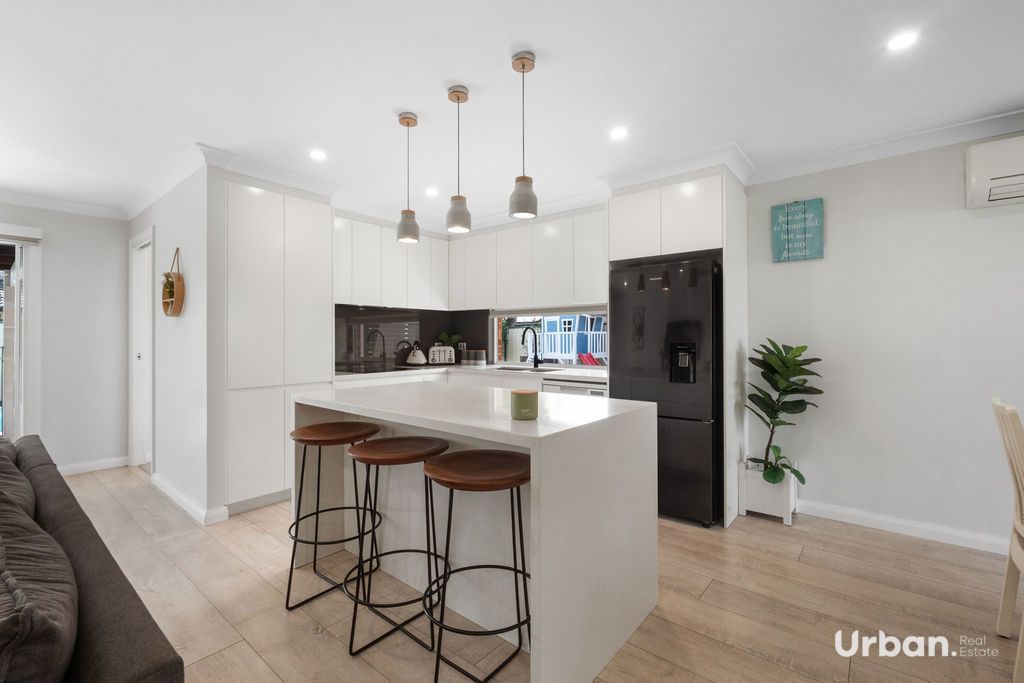 Mcgraths Hill 59 Andrew Thompson Drive