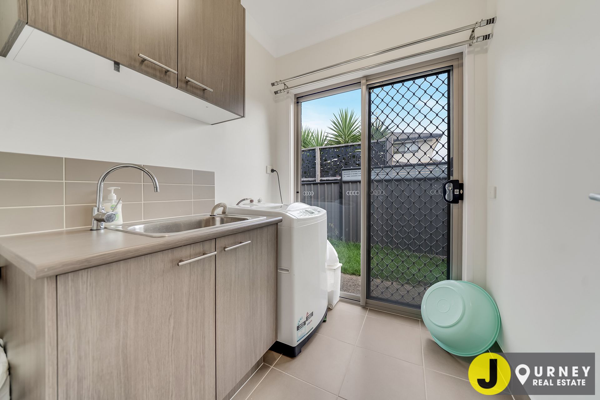 4 Dellinea Street, Cranbourne North VIC, Cranbourne North - Image 1