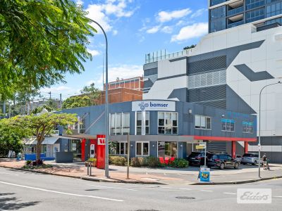 BEST POSITION IN MILTON | LIGHT FILLED PARK ROAD OFFICE!