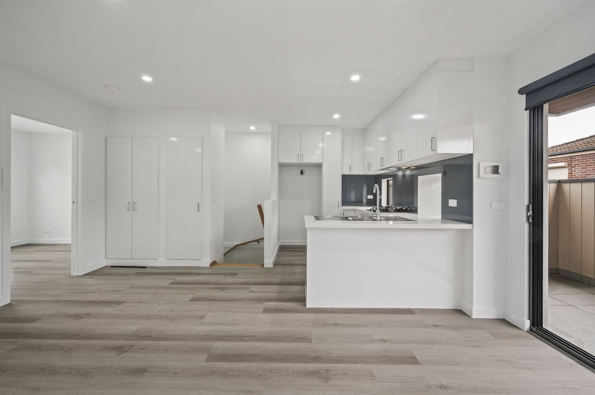 2 BEDROOM TOWNHOUSE