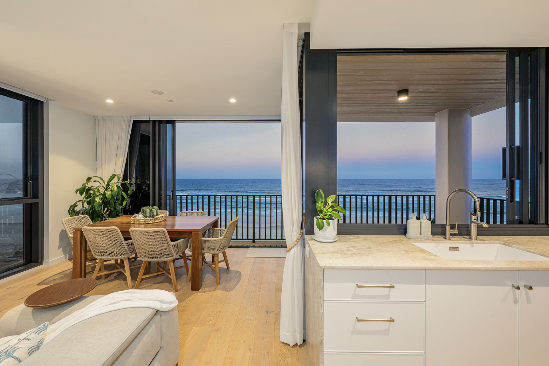 805/4 Seventeenth Avenue, Palm Beach - Thumbnail 5