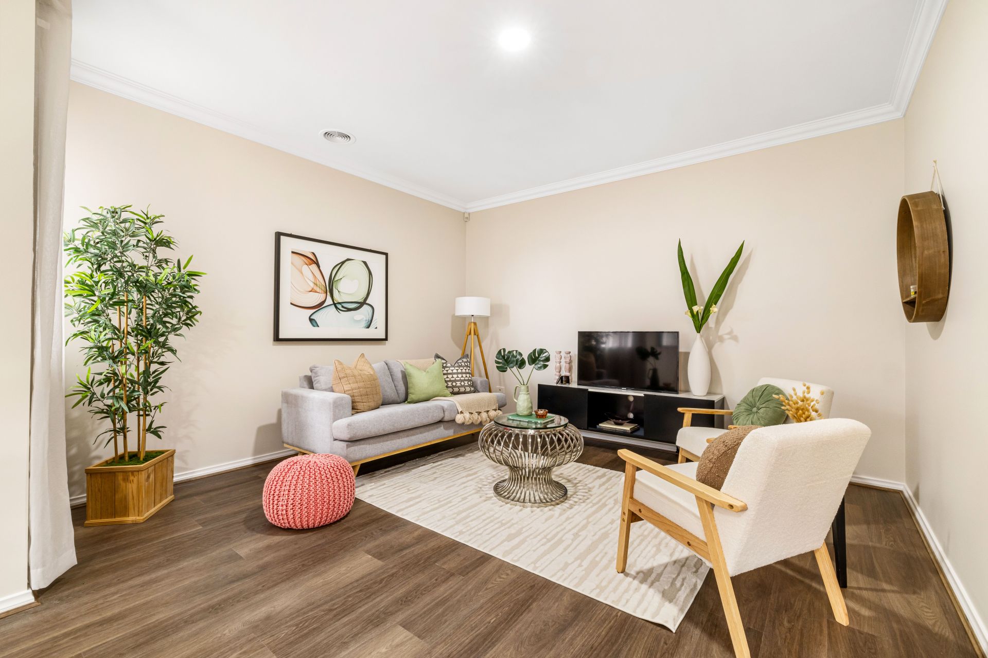 Stylish Living With Walk-To-Everything Ease