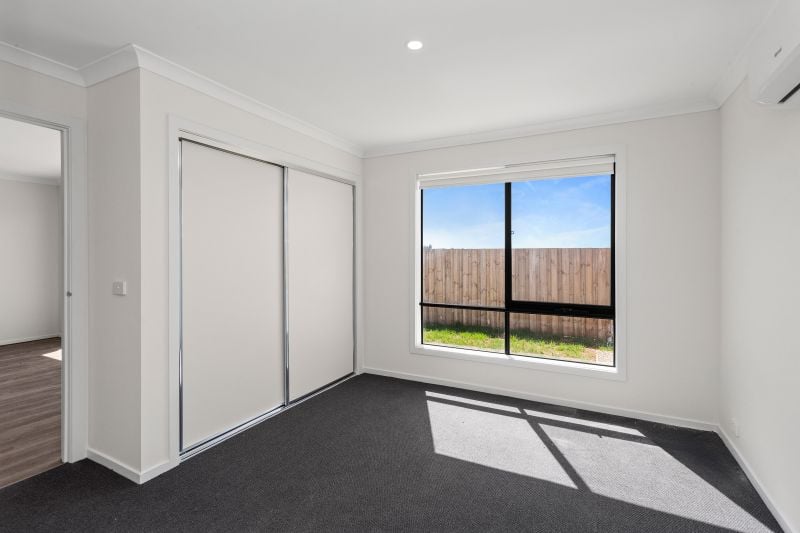 11 Romanesque Drive, Deanside