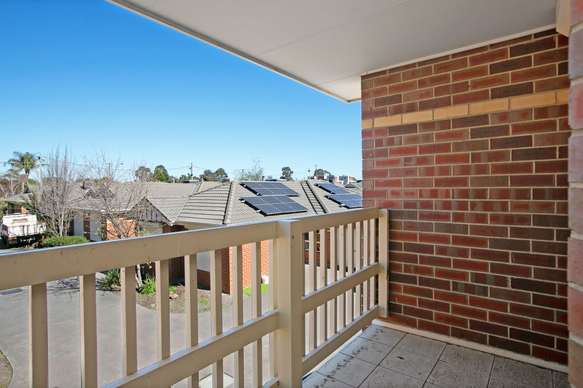 Stylish Terrace Living In A Convenient Location