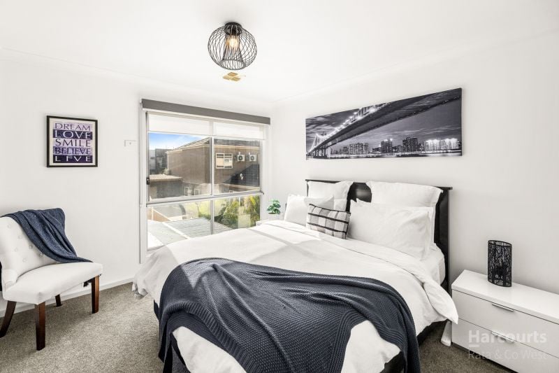12 Chelsworth Place, Caroline Springs