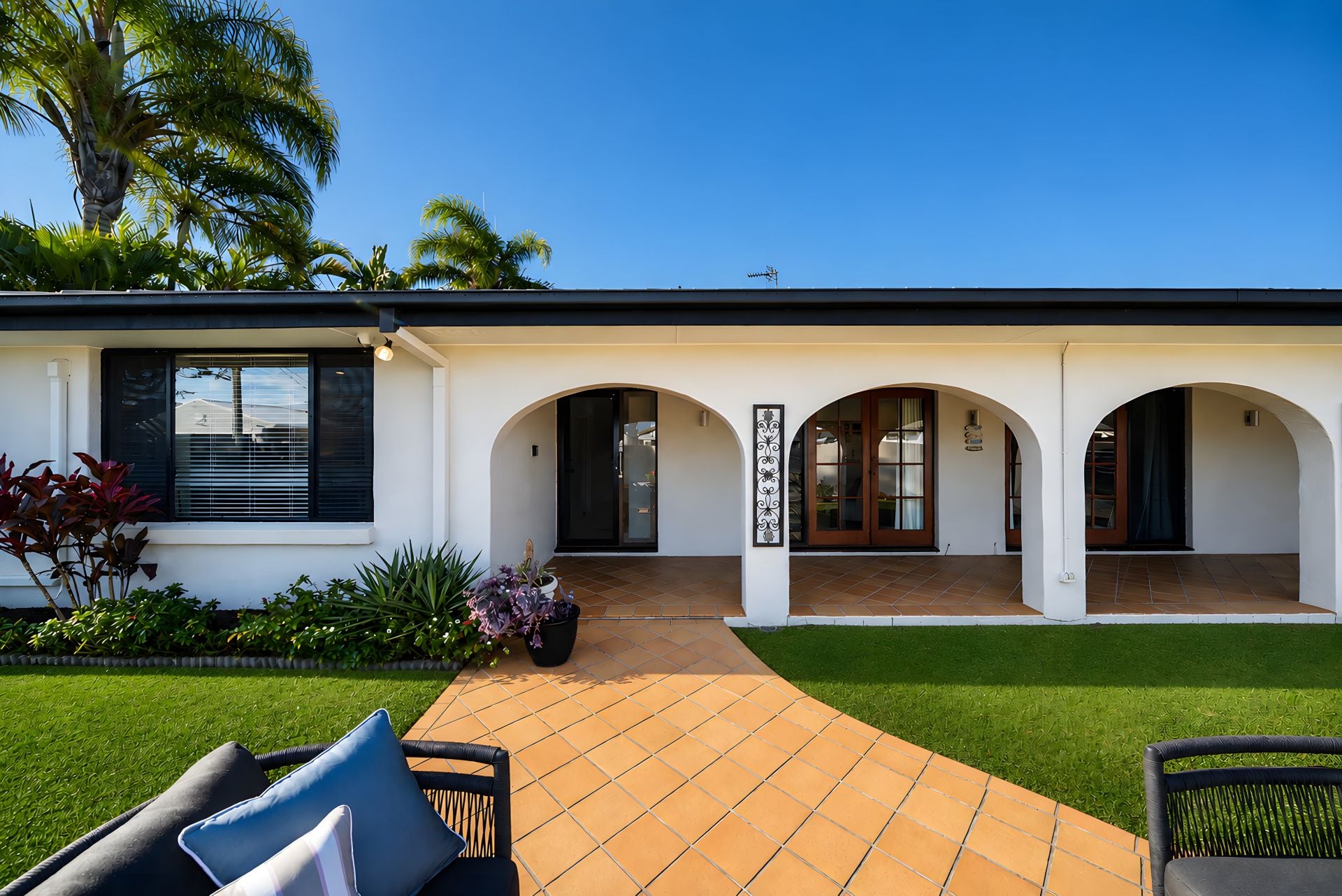 330 Monaco Street, Broadbeach Waters - Thumbnail 6