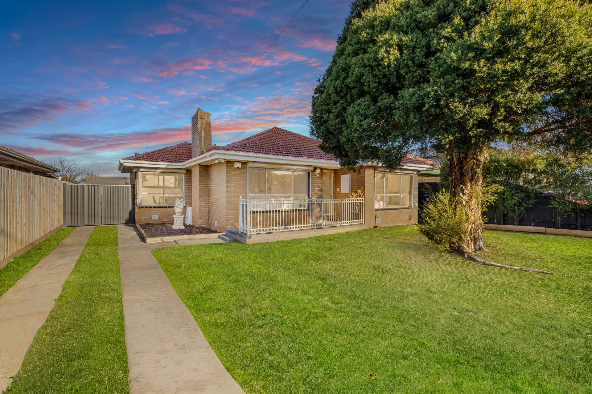 Stylish Family Living In A Quiet & Secure Court
