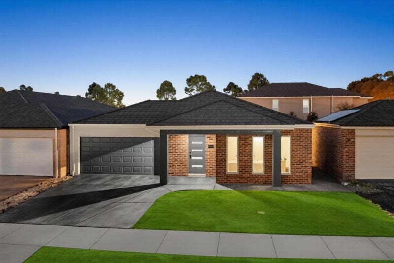 4 Davenport Crescent Cranbourne West VIC, Cranbourne West - Image 1