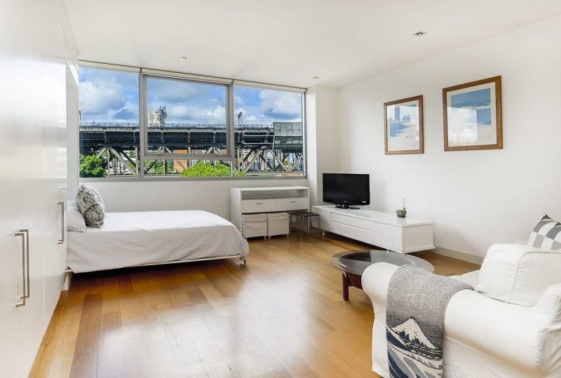 HOLDING DEPOSIT RECEIVED - Viewings cancelled