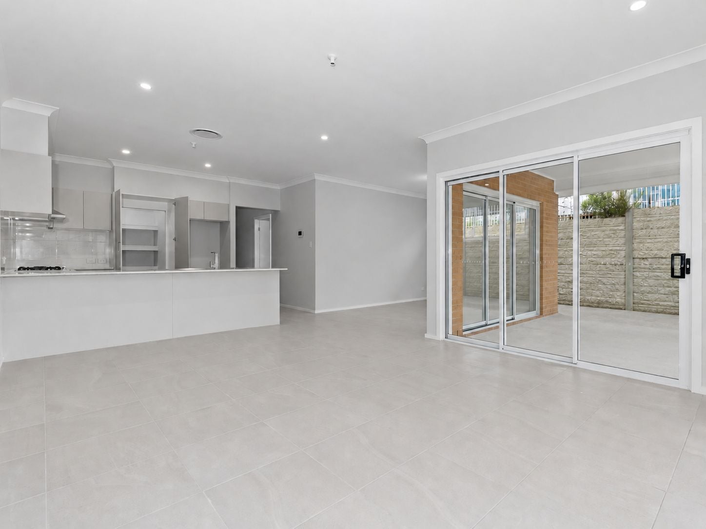 5 Ghost Gum Street, Glenning Valley, Glenning Valley - Thumbnail 2
