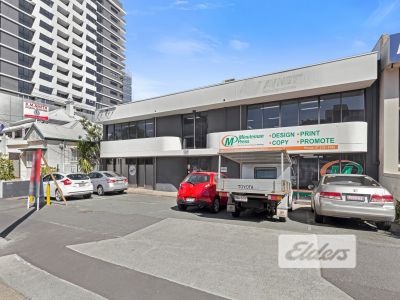 ADAPTABLE GROUND FLOOR OFFICE / RETAIL + 2 CAR PARKS!