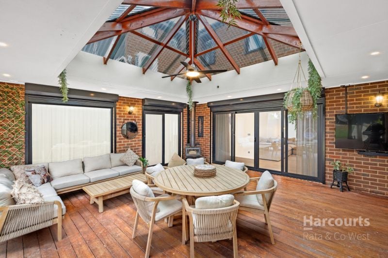 27 Great Barr Crescent, Caroline Springs