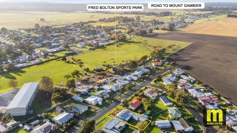 10 Bowering Street Millicent SA, Millicent - Thumbnail 2